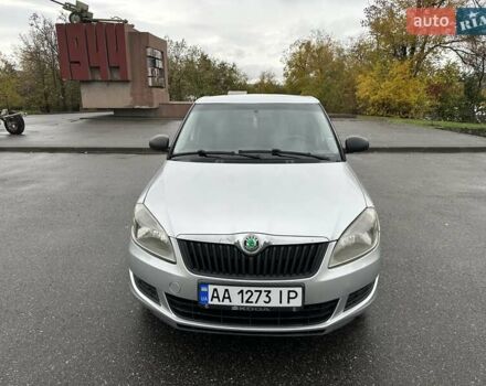 Серый Шкода Фабия, объемом двигателя 1.39 л и пробегом 180 тыс. км за 5500 $, фото 1 на Automoto.ua