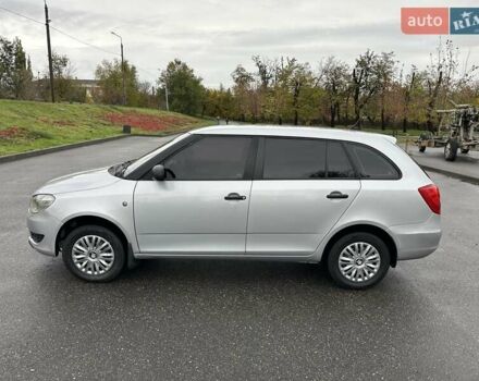 Серый Шкода Фабия, объемом двигателя 1.39 л и пробегом 180 тыс. км за 5500 $, фото 2 на Automoto.ua