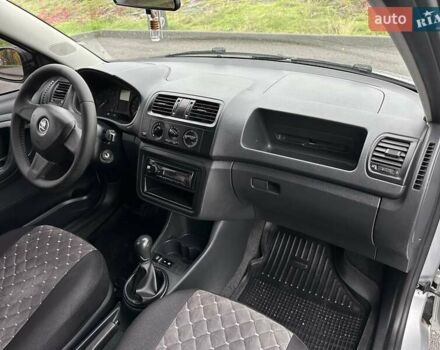 Серый Шкода Фабия, объемом двигателя 1.39 л и пробегом 180 тыс. км за 5500 $, фото 17 на Automoto.ua