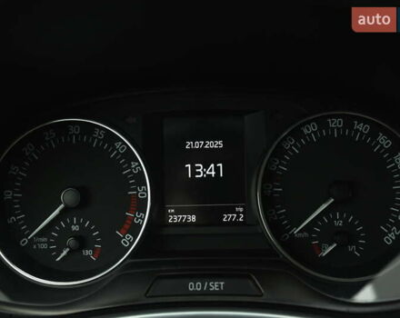 Серый Шкода Фабия, объемом двигателя 1.4 л и пробегом 238 тыс. км за 8599 $, фото 16 на Automoto.ua