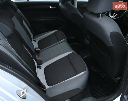 Серый Шкода Фабия, объемом двигателя 1.4 л и пробегом 238 тыс. км за 8400 $, фото 28 на Automoto.ua