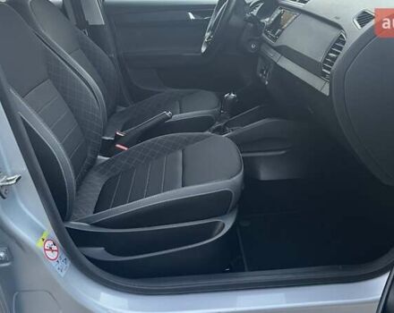 Сірий Шкода Фабія, об'ємом двигуна 1.6 л та пробігом 52 тис. км за 14854 $, фото 5 на Automoto.ua