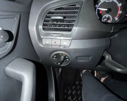 Серый Шкода Фабия, объемом двигателя 1 л и пробегом 71 тыс. км за 11400 $, фото 24 на Automoto.ua