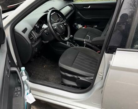 Серый Шкода Фабия, объемом двигателя 1 л и пробегом 71 тыс. км за 11400 $, фото 15 на Automoto.ua