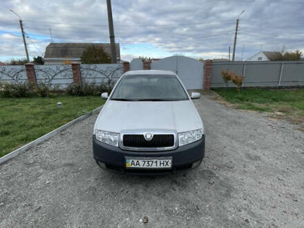 Сірий Шкода Фабія, об'ємом двигуна 1.39 л та пробігом 280 тис. км за 2100 $, фото 1 на Automoto.ua