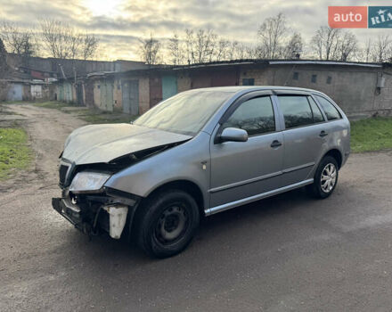 Серый Шкода Фабия, объемом двигателя 1.4 л и пробегом 300 тыс. км за 1850 $, фото 1 на Automoto.ua