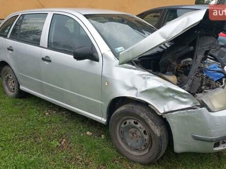 Шкода Фабия 2003 в Тернополе на Automoto.ua Серый Шкода Фабия, объемом двигателя 1.2 л и пробегом 220 тыс. км за 900 $, фото 1 на Automoto.ua