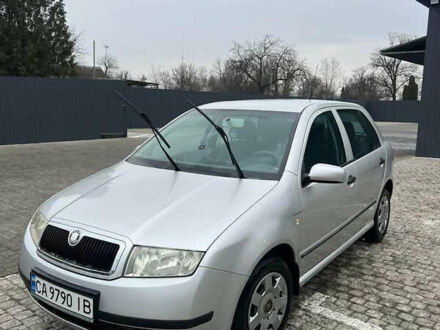 Серый Шкода Фабия, объемом двигателя 1.39 л и пробегом 180 тыс. км за 4200 $, фото 1 на Automoto.ua