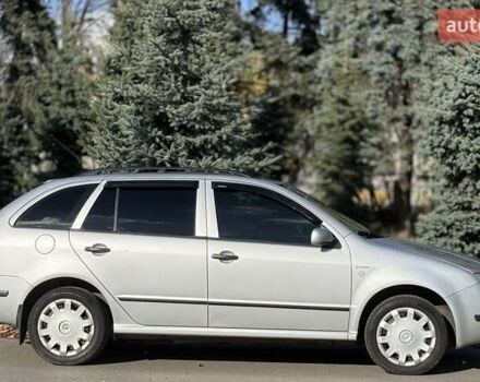 Шкода Фабия 2004 в Киеве на Automoto.ua Серый Шкода Фабия, объемом двигателя 1.39 л и пробегом 242 тыс. км за 3900 $, фото 1 на Automoto.ua