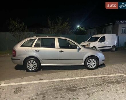 Сірий Шкода Фабія, об'ємом двигуна 1.4 л та пробігом 259 тис. км за 3650 $, фото 1 на Automoto.ua