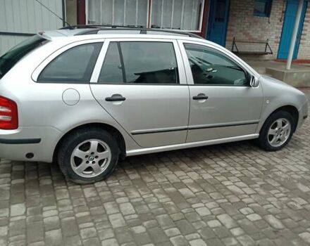 Серый Шкода Фабия, объемом двигателя 1.39 л и пробегом 257 тыс. км за 4200 $, фото 1 на Automoto.ua