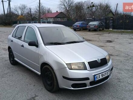 Серый Шкода Фабия, объемом двигателя 1.4 л и пробегом 371 тыс. км за 3200 $, фото 1 на Automoto.ua