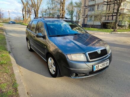 Серый Шкода Фабия, объемом двигателя 1.4 л и пробегом 220 тыс. км за 3600 $, фото 1 на Automoto.ua