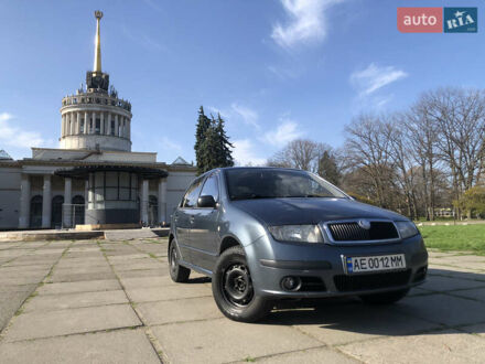 Серый Шкода Фабия, объемом двигателя 1.4 л и пробегом 290 тыс. км за 3899 $, фото 1 на Automoto.ua