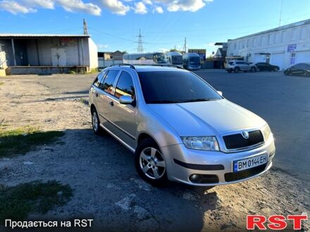 Серый Шкода Фабия, объемом двигателя 1.4 л и пробегом 315 тыс. км за 5000 $, фото 1 на Automoto.ua