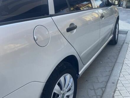 Серый Шкода Фабия, объемом двигателя 1.39 л и пробегом 300 тыс. км за 2800 $, фото 1 на Automoto.ua