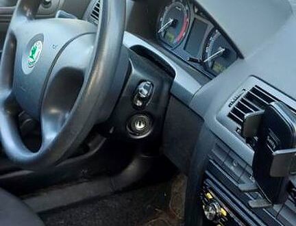 Серый Шкода Фабия, объемом двигателя 1.4 л и пробегом 220 тыс. км за 3200 $, фото 1 на Automoto.ua