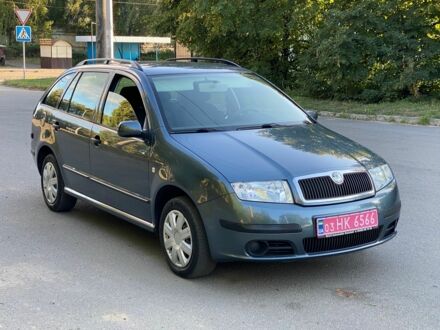 Серый Шкода Фабия, объемом двигателя 0 л и пробегом 197 тыс. км за 5400 $, фото 1 на Automoto.ua