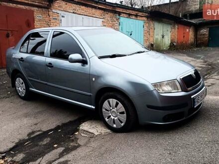 Серый Шкода Фабия, объемом двигателя 1.4 л и пробегом 239 тыс. км за 3900 $, фото 1 на Automoto.ua