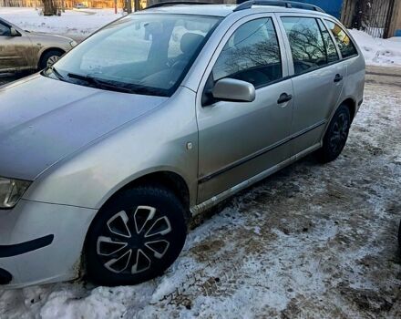 Серый Шкода Фабия, объемом двигателя 1.4 л и пробегом 225 тыс. км за 3900 $, фото 1 на Automoto.ua