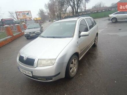 Серый Шкода Фабия, объемом двигателя 1.4 л и пробегом 150 тыс. км за 3200 $, фото 1 на Automoto.ua