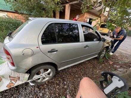 Серый Шкода Фабия, объемом двигателя 1.4 л и пробегом 261 тыс. км за 1200 $, фото 1 на Automoto.ua