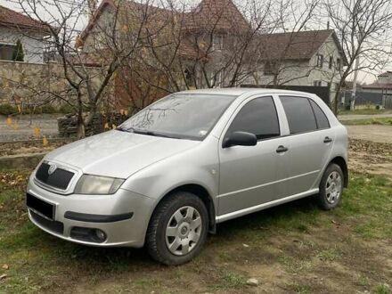 Серый Шкода Фабия, объемом двигателя 1.2 л и пробегом 240 тыс. км за 3498 $, фото 1 на Automoto.ua