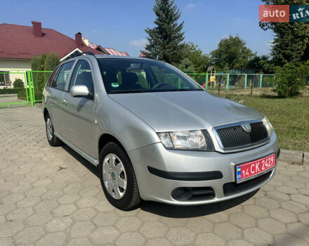 Серый Шкода Фабия, объемом двигателя 1.4 л и пробегом 285 тыс. км за 4250 $, фото 1 на Automoto.ua