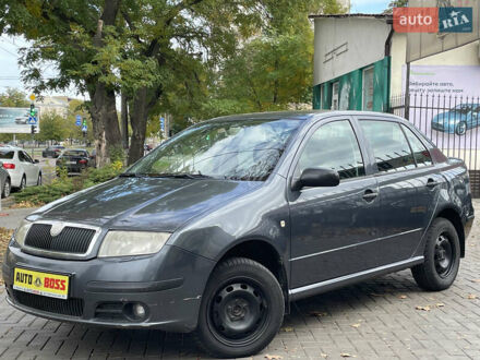 Серый Шкода Фабия, объемом двигателя 1.39 л и пробегом 350 тыс. км за 3500 $, фото 1 на Automoto.ua