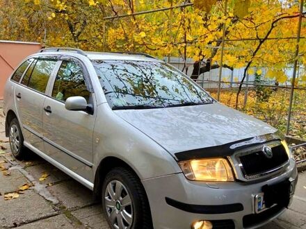 Серый Шкода Фабия, объемом двигателя 1.2 л и пробегом 140 тыс. км за 3500 $, фото 1 на Automoto.ua