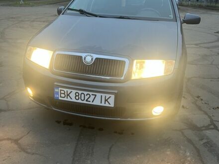 Серый Шкода Фабия, объемом двигателя 1.2 л и пробегом 193 тыс. км за 3200 $, фото 1 на Automoto.ua