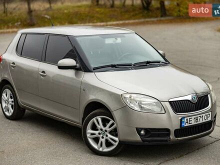 Серый Шкода Фабия, объемом двигателя 1.39 л и пробегом 204 тыс. км за 4900 $, фото 1 на Automoto.ua