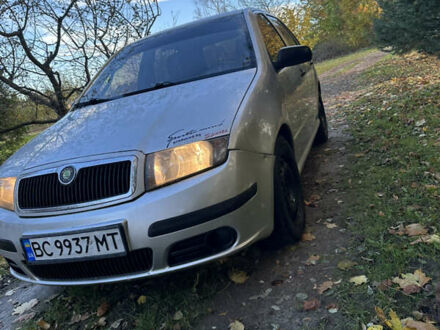 Серый Шкода Фабия, объемом двигателя 1.2 л и пробегом 350 тыс. км за 2400 $, фото 1 на Automoto.ua