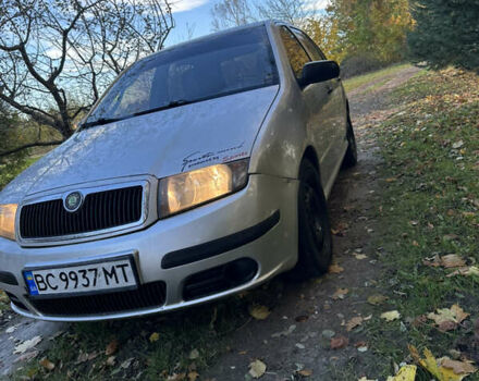 Серый Шкода Фабия, объемом двигателя 1.2 л и пробегом 350 тыс. км за 2400 $, фото 1 на Automoto.ua