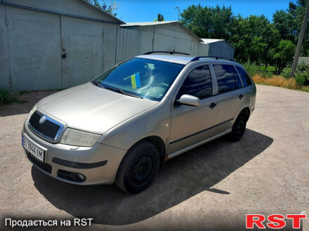 Серый Шкода Фабия, объемом двигателя 1.4 л и пробегом 280 тыс. км за 3200 $, фото 1 на Automoto.ua