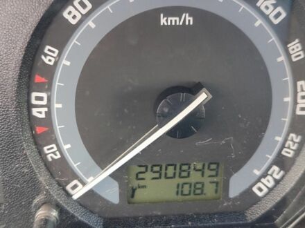 Серый Шкода Фабия, объемом двигателя 0 л и пробегом 297 тыс. км за 4000 $, фото 1 на Automoto.ua