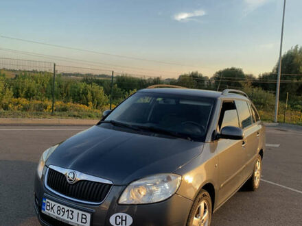 Шкода Фабия 2008 в Ровно на Automoto.ua Серый Шкода Фабия, объемом двигателя 1.39 л и пробегом 202 тыс. км за 5500 $, фото 1 на Automoto.ua