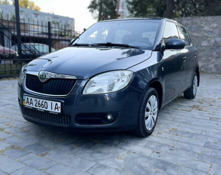 Серый Шкода Фабия, объемом двигателя 1.6 л и пробегом 253 тыс. км за 5999 $, фото 1 на Automoto.ua