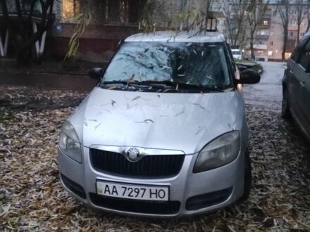 Сірий Шкода Фабія, об'ємом двигуна 1.4 л та пробігом 320 тис. км за 2500 $, фото 1 на Automoto.ua