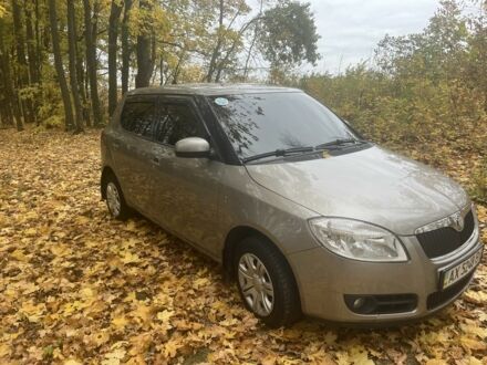 Серый Шкода Фабия, объемом двигателя 1.4 л и пробегом 220 тыс. км за 5200 $, фото 1 на Automoto.ua