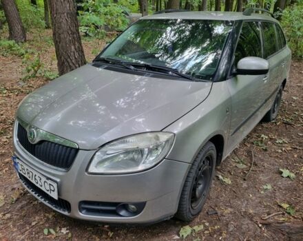 Серый Шкода Фабия, объемом двигателя 1.4 л и пробегом 309 тыс. км за 3305 $, фото 1 на Automoto.ua