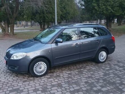 Шкода Фабия 2009 в Ровно на Automoto.ua Серый Шкода Фабия, объемом двигателя 1.4 л и пробегом 200 тыс. км за 5599 $, фото 1 на Automoto.ua