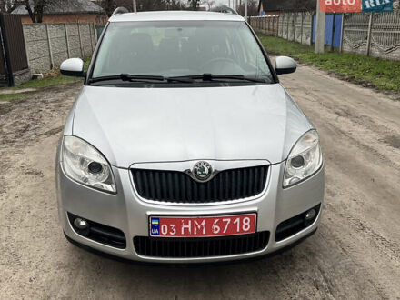 Серый Шкода Фабия, объемом двигателя 1.6 л и пробегом 239 тыс. км за 6750 $, фото 1 на Automoto.ua