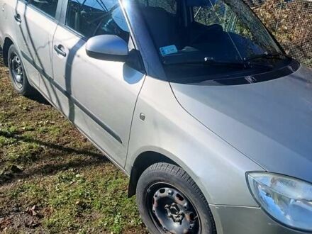 Серый Шкода Фабия, объемом двигателя 1.2 л и пробегом 237 тыс. км за 4200 $, фото 1 на Automoto.ua