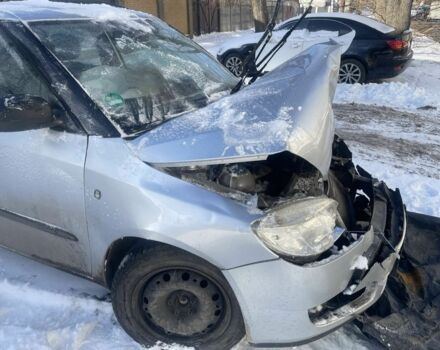 Серый Шкода Фабия, объемом двигателя 1.2 л и пробегом 350 тыс. км за 2000 $, фото 1 на Automoto.ua