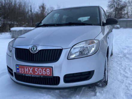 Серый Шкода Фабия, объемом двигателя 1.4 л и пробегом 154 тыс. км за 5600 $, фото 1 на Automoto.ua