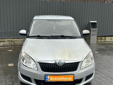 Серый Шкода Фабия, объемом двигателя 1.4 л и пробегом 400 тыс. км за 3500 $, фото 1 на Automoto.ua