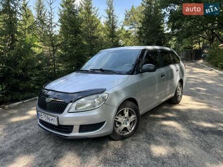 Шкода Фабия 2010 в Гайсине на Automoto.ua Серый Шкода Фабия, объемом двигателя 1.6 л и пробегом 258 тыс. км за 5500 $, фото 1 на Automoto.ua