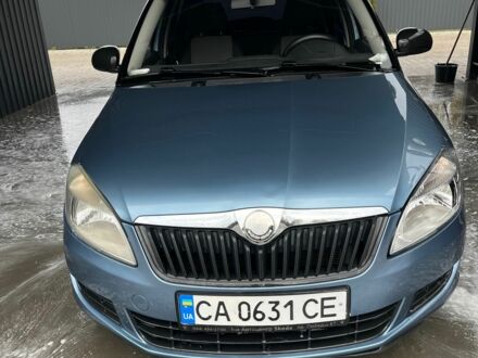 Серый Шкода Фабия, объемом двигателя 1.2 л и пробегом 204 тыс. км за 4100 $, фото 1 на Automoto.ua