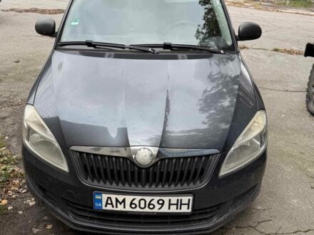 Шкода Фабія 2010 у Ружине на Automoto.ua Сірий Шкода Фабія, об'ємом двигуна 1.2 л та пробігом 2 тис. км за 4900 $, фото 1 на Automoto.ua
